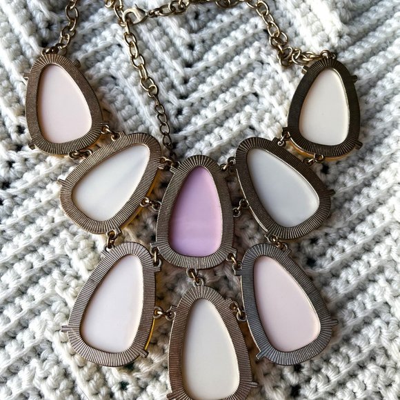 Yellow and Pink Statement necklace - Picture 6 of 9